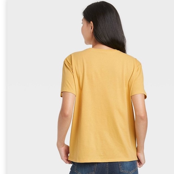 NWT. Dog Mom Short Sleeve Graphic T-Shirt. Medium. - Picture 2 of 6